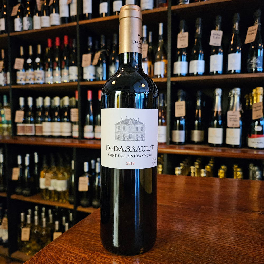 Bottle of red wine D de dassault Saint emilion grand cru 2018